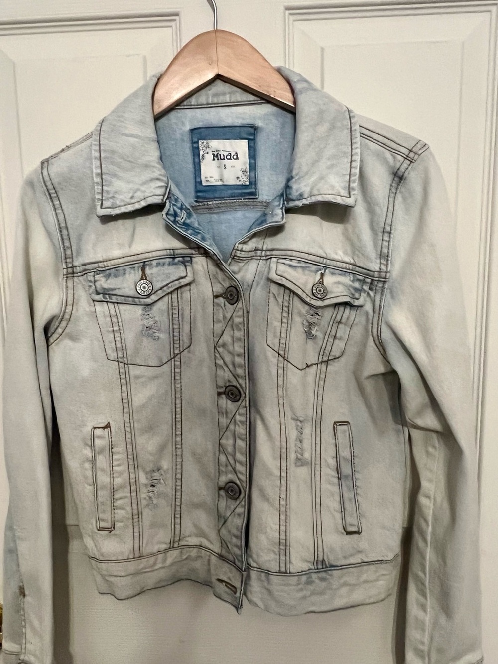 Mudd Women's Light Wash Denim Jacket with Faded Blue Accents sz small misses